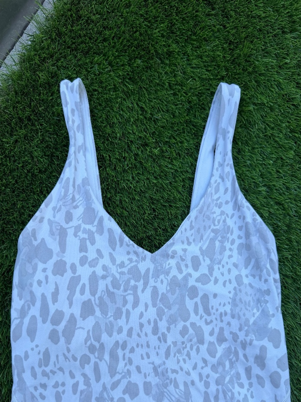 Lululemon Align Top White with Gray Print Size Small - Picture 2 of 6